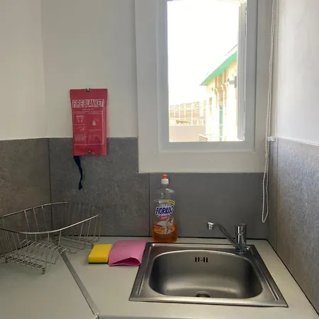Finikoudes Apartment *
